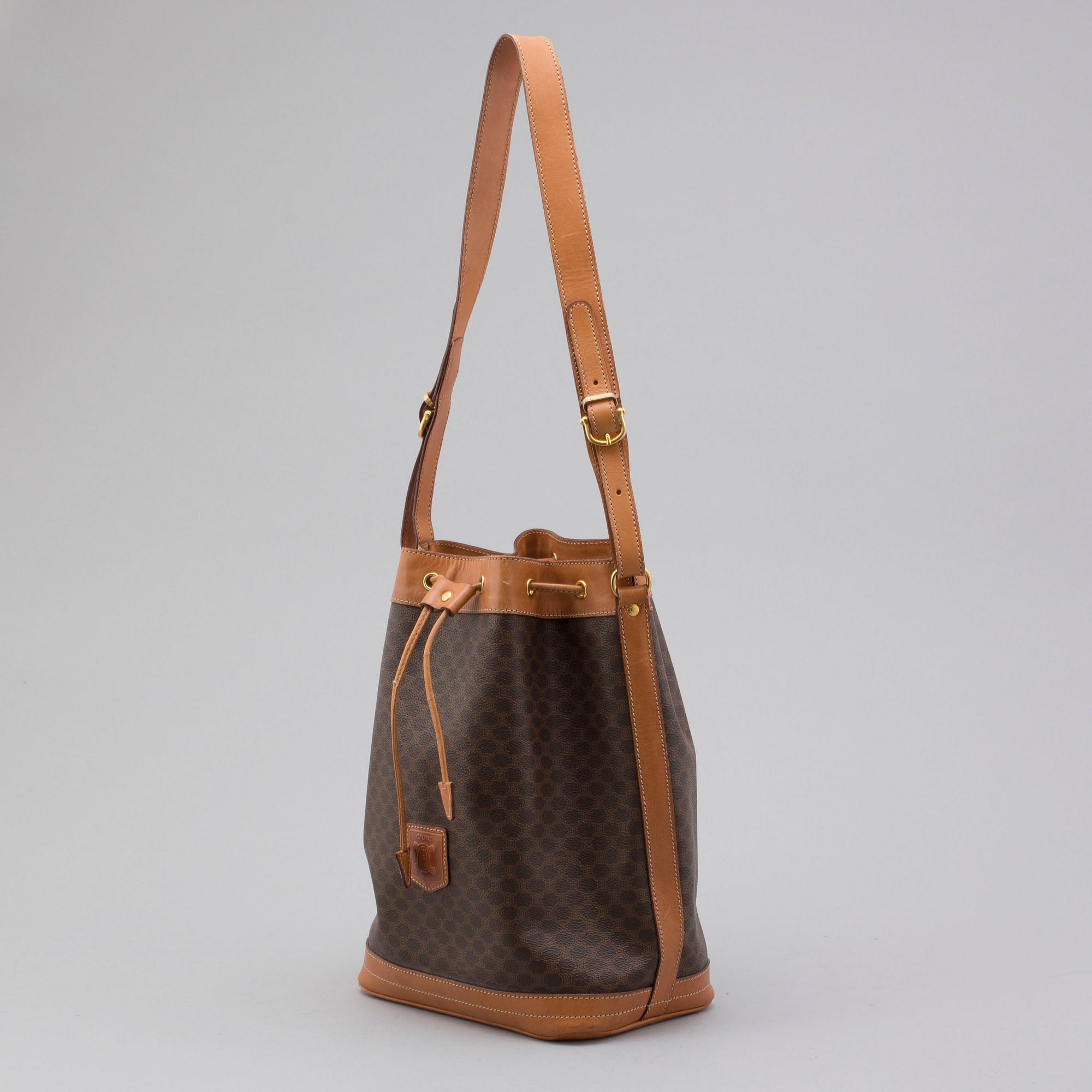 CÉLINE, bucket bag.