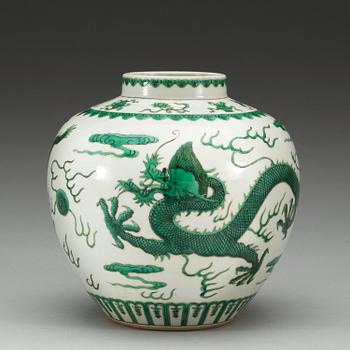 A green glazed jar, late Qing dynasty with Daoguangs seal mark.