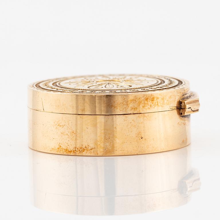 A Swedish 19th century 18K gold vinaigrette/scent box, mark of Isaac Malmborg, Stockholm 1814.