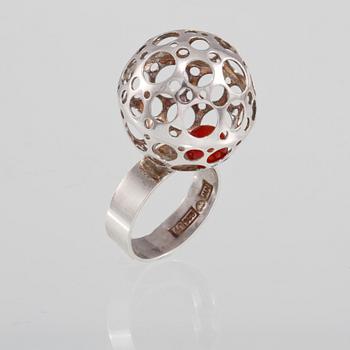 RING, sterlingsilver, Liisa Vitali, N.Westerback, Helsingfors, 1973. Vikt 4,4 gram.