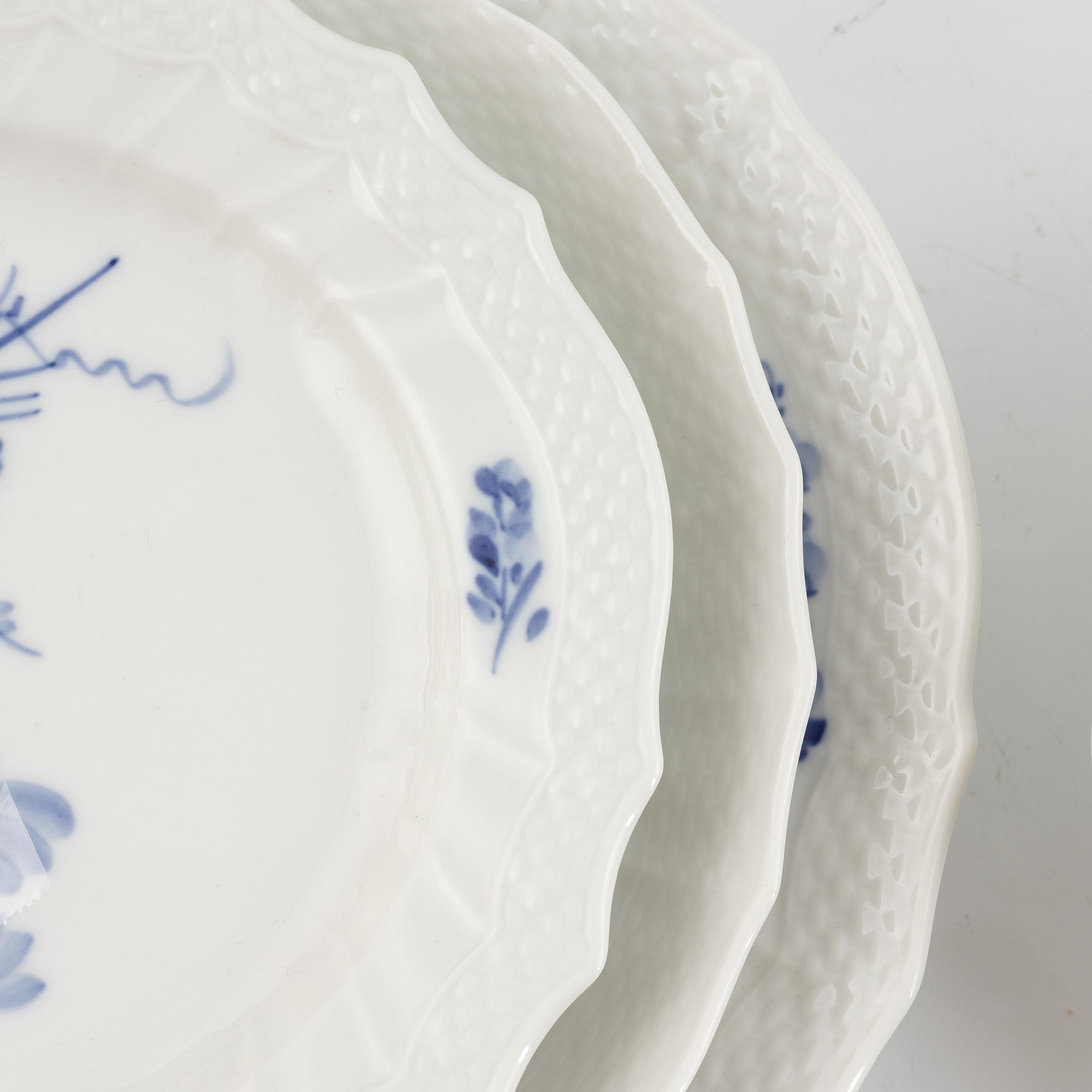 Sevisdelar, porslin, 83 delar, "Blå Blomst", Royal Copenhagen, Danmark.
