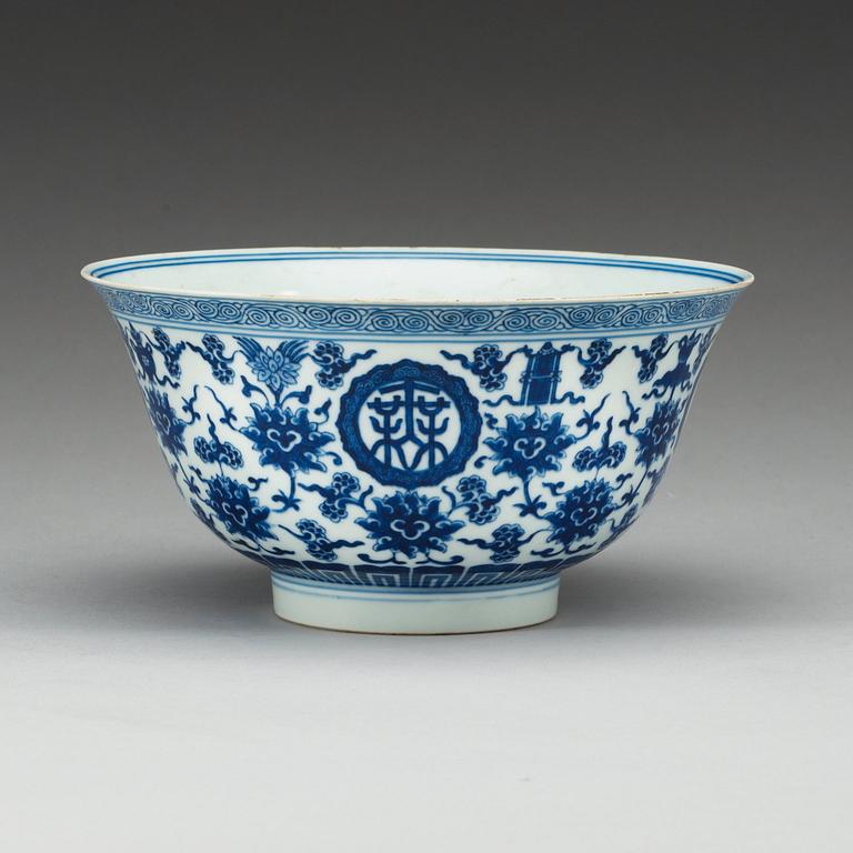 A blue and white bowl, Qing dynasty with Qianlong mark.