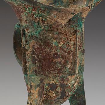 An archaic bronze ritual libation vessel (Jue), presumably Shang dynasty (1600-1046 BC).
