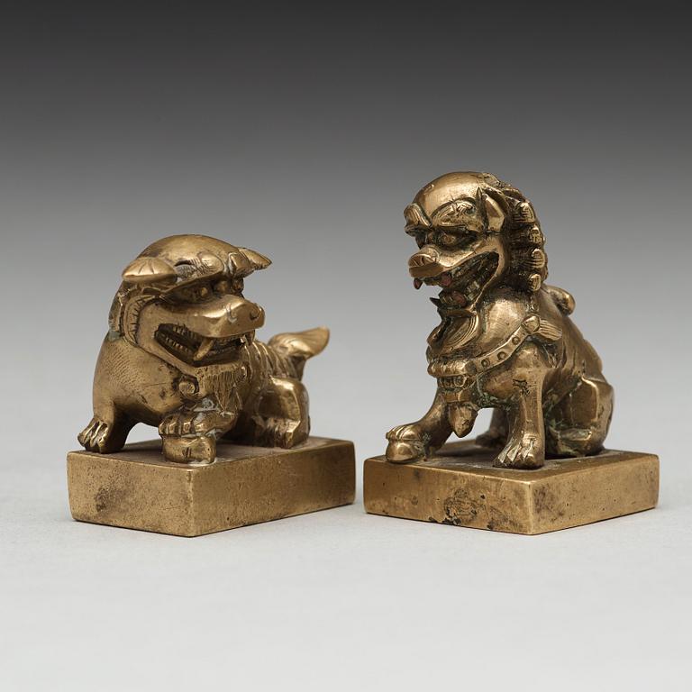 Two Chinese seals, 20th Century.