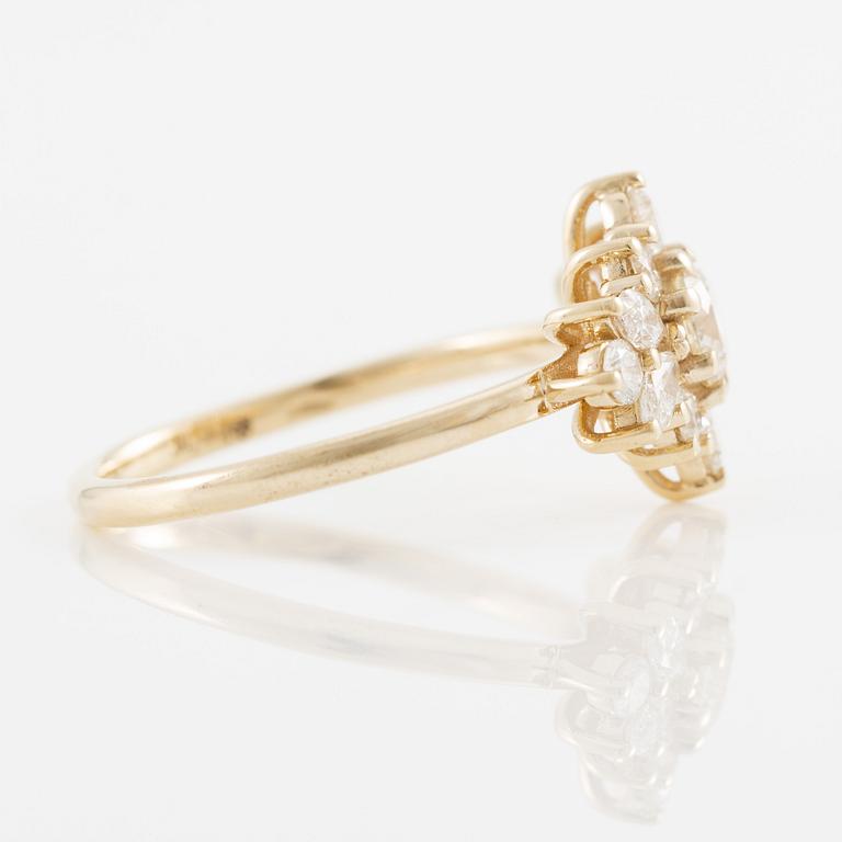 Ring in 14K gold set with brilliant-cut and marquise-cut diamonds.