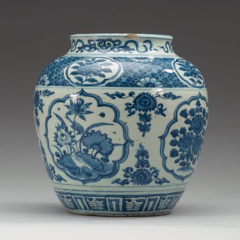 A blue and white jar, Ming dynasty, Wanli (1572-1620).