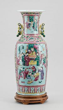 VAS, porslin, Kina, 1900-tal.
