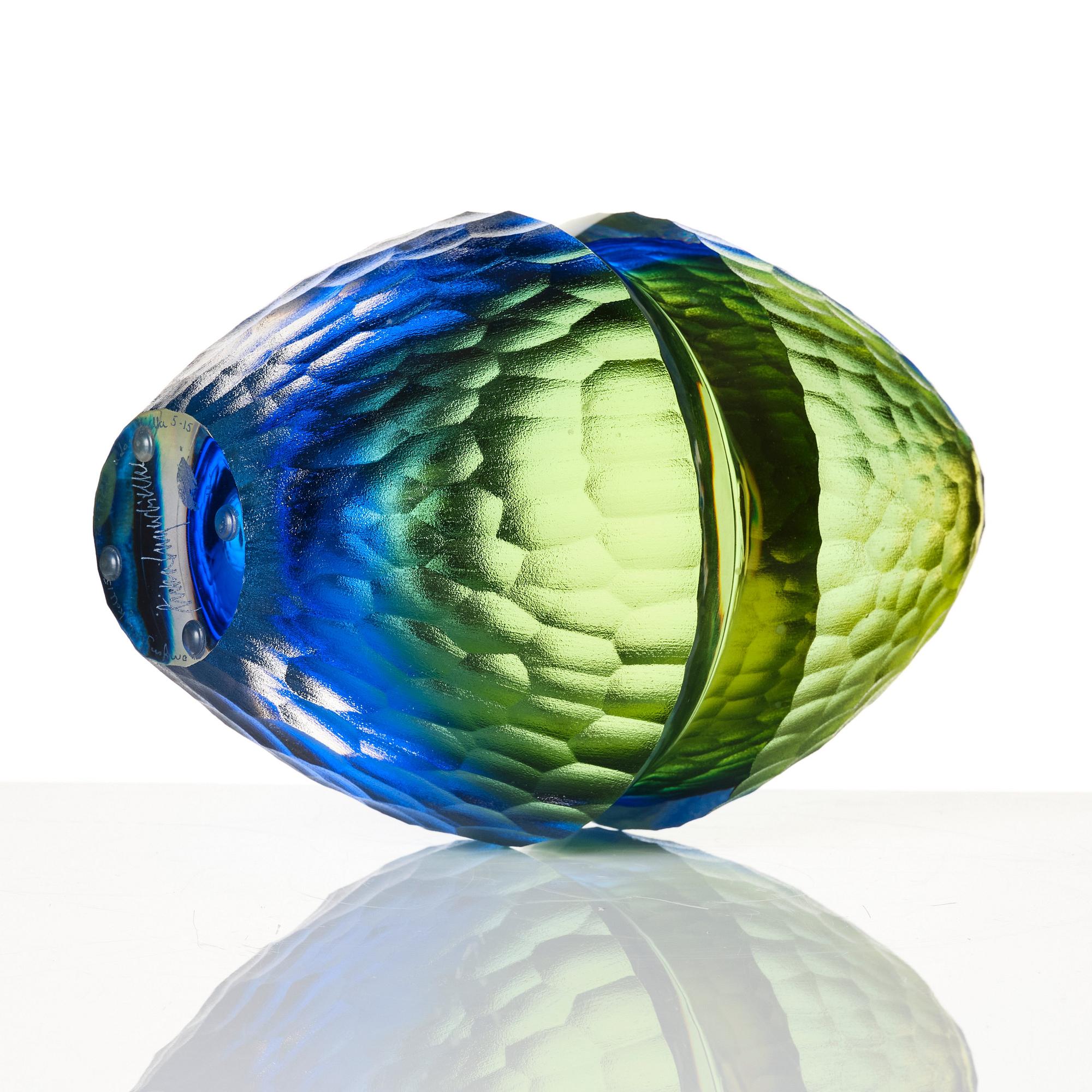 Erika Lagerbielke, skulptur "Integritet", Orrefors Gallery, 1997, signerad och numrerad 5-15.