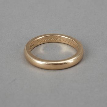 RINGAR, 7 st, guld, varav 2 med stenar, tot vikt 40 gram, mestadels 18 k.