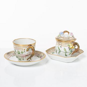 Royal Copenhagen, cream jug with lid and saucer, as well as coffee cup with saucer, porcelain, Flora Danica, Denmark.