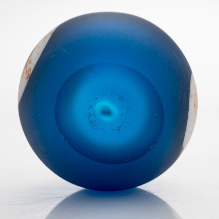 Oiva Toikka, A glas bird 'Turkey fowl' and glass egg 'Turkey Fowl Egg', second quality, signed O. T. II Nuutajärvi.