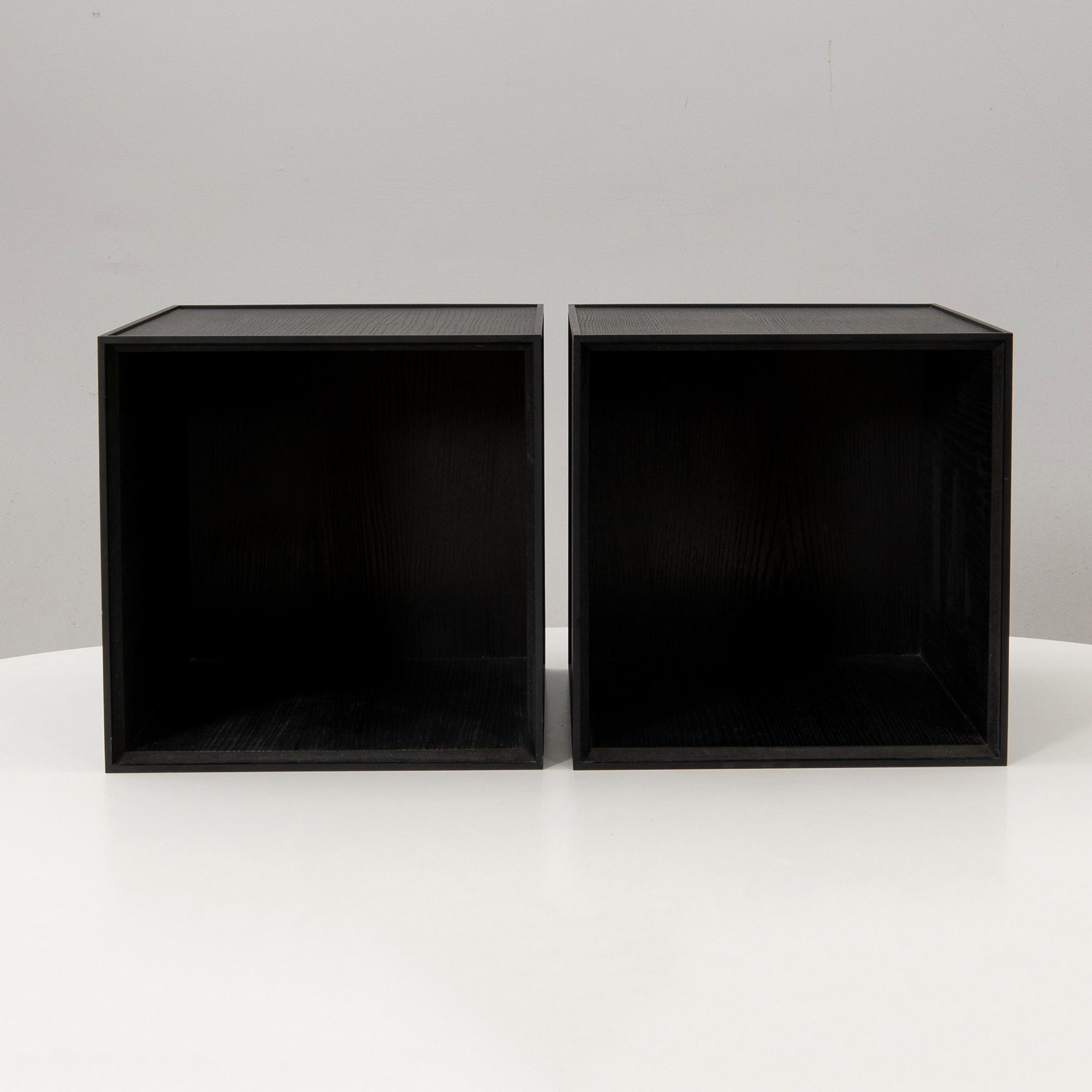 Mogens Lassen, vägghyllor ett par "Frame 35 Box" för Audo Danmark 2020-tal.