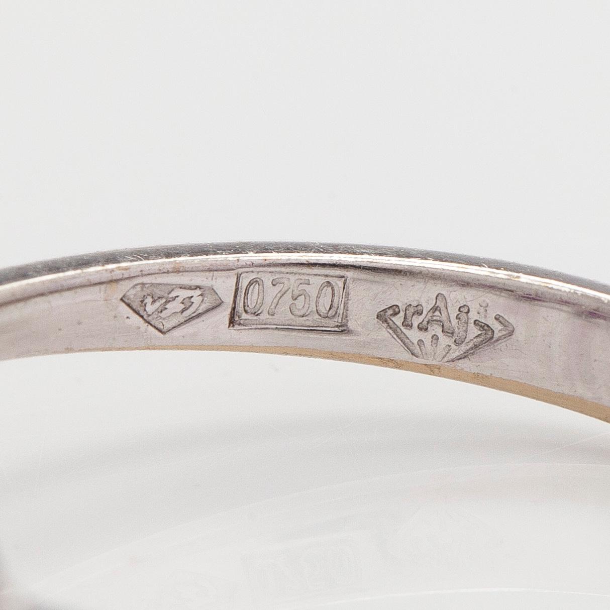 Ring, 18K vitguld med safirer.