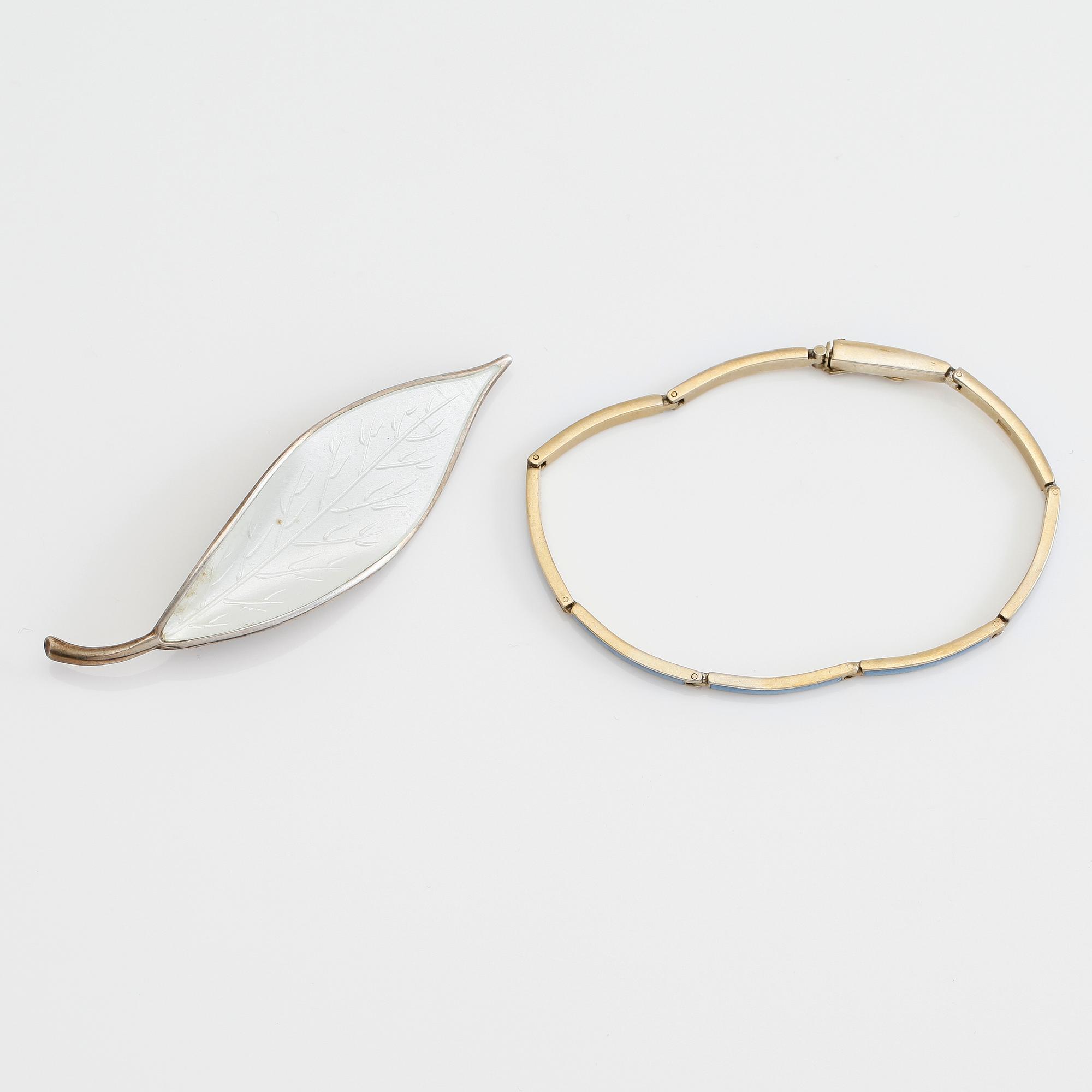 ARMBAND OCH BROSCH, sterlingsilver och emalj.