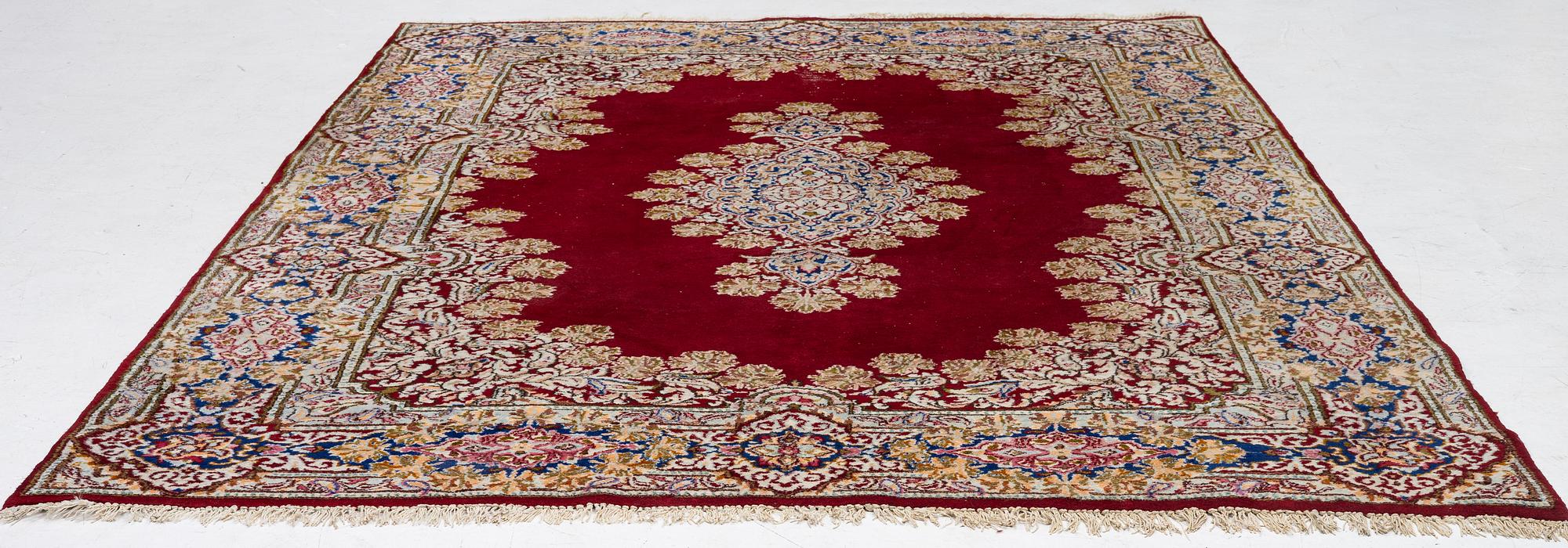 Carpet, Kirman, 314 x 220 cm.