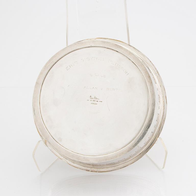 A Swedish 20th century stertling silver bowl mark of Wiwen Nilsson Lund 1947, weight 770 grams.