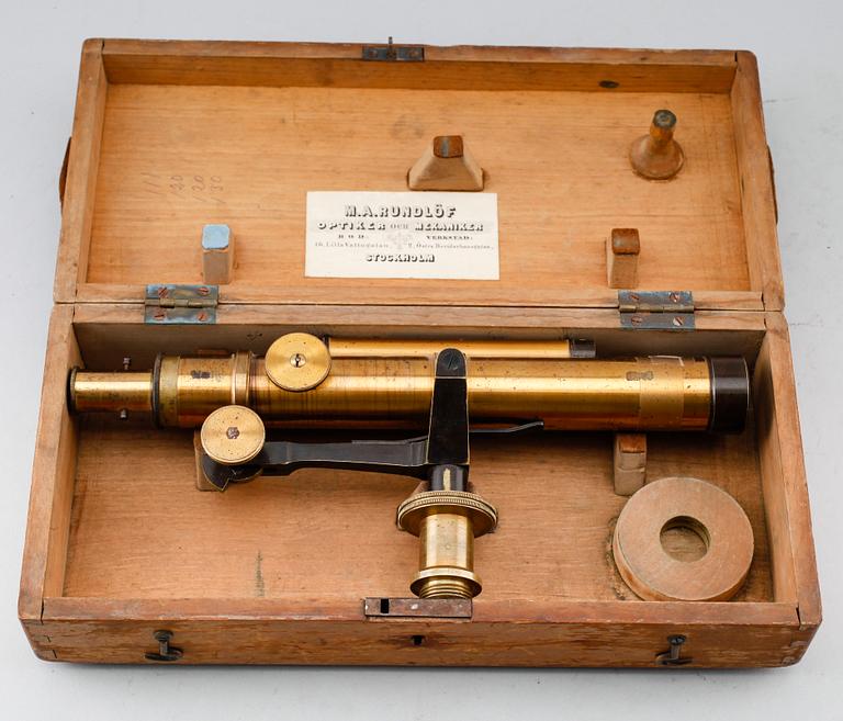 MÄTINSTRUMENT MED STATIV, omkring år 1900.