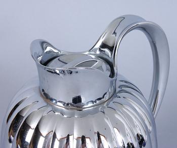 KANNA, förkromat rostfritt stål, Sigvard Bernadotte för Georg Jensen, modellen formgiven 1938.