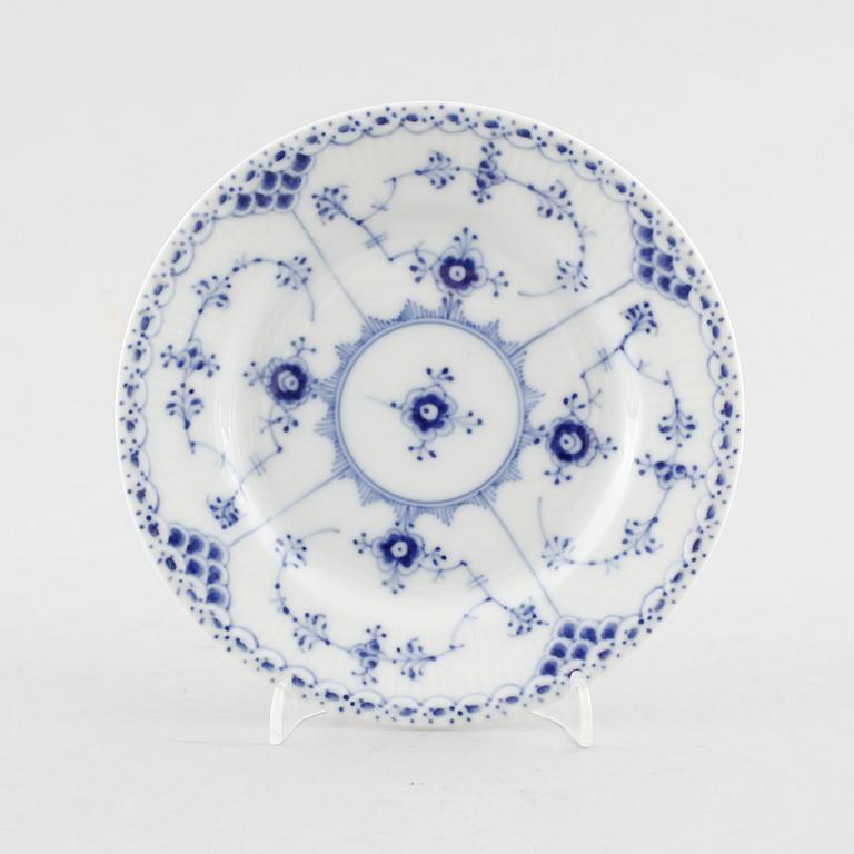 A porcelain coffee set of 29 pcs, 'Musselmalet', Royal Copenhagen, Denmark, first half of the 20th century.