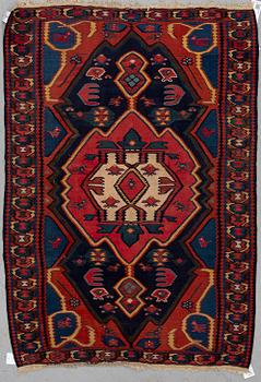 A RUG, a kilim, a Bidjar, ca 160 x 104,5-113 cm.