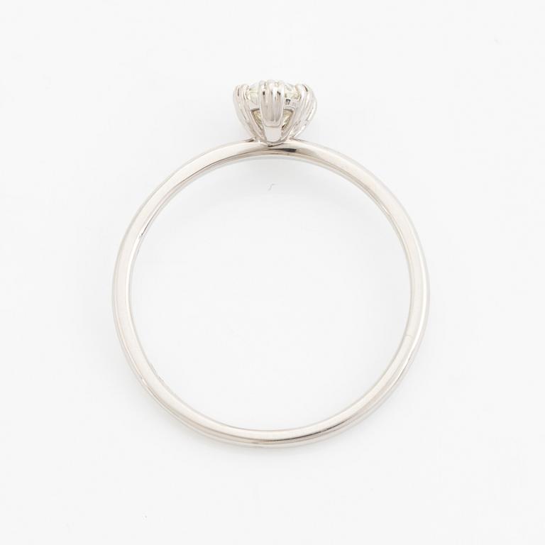 Oval cut diamond ring.