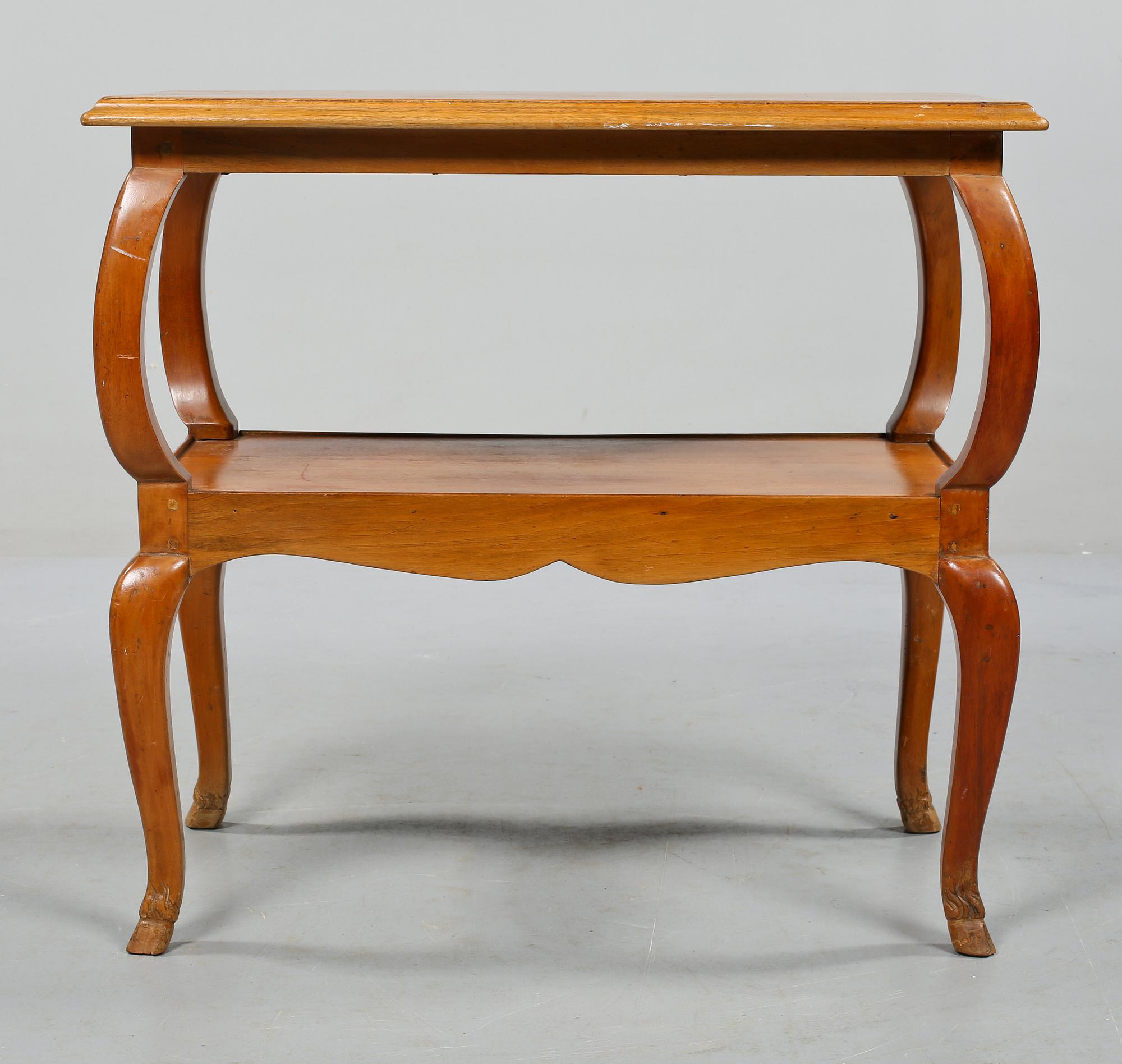 SIDOBORD, senbarockstil, 1900-talets första hälft.