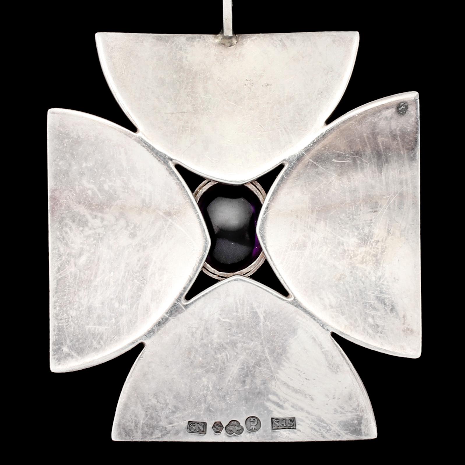 HÄNGSMYCKE, silver med cabochonslipad ametist, Thore Eldh, Göteborg, 1963. Vikt 40 g.