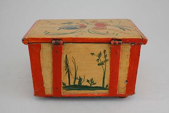 A wooden handicraft casket, made in the first half of the 19th century.