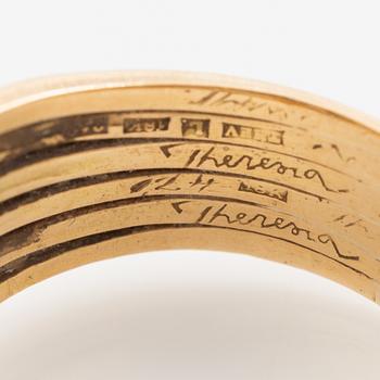 Theresia Hvorslev, ring 18K gold with, among other things, carnelian, pearl, brilliant-cut diamond. "The Tale of the Ring".