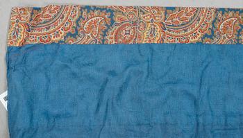 A BEDSPREAD, A BEDSKIRT AND CURTAINS 2 pcs. Probably Rubelli, second half of the 20th century.