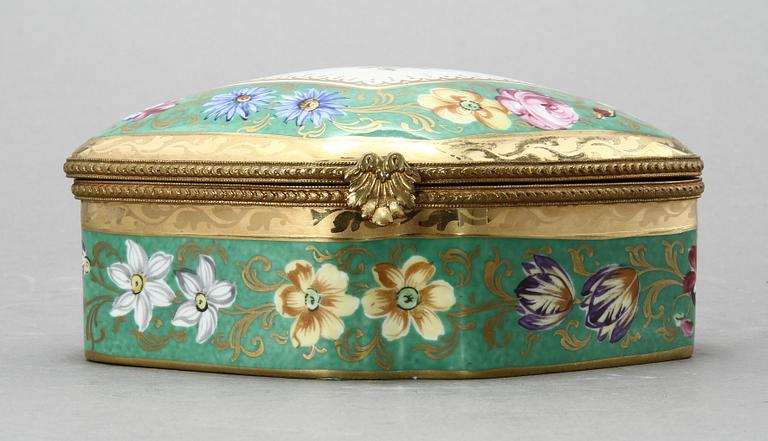 LOCKASK, porslin, Limoges, 1900-talets mitt.