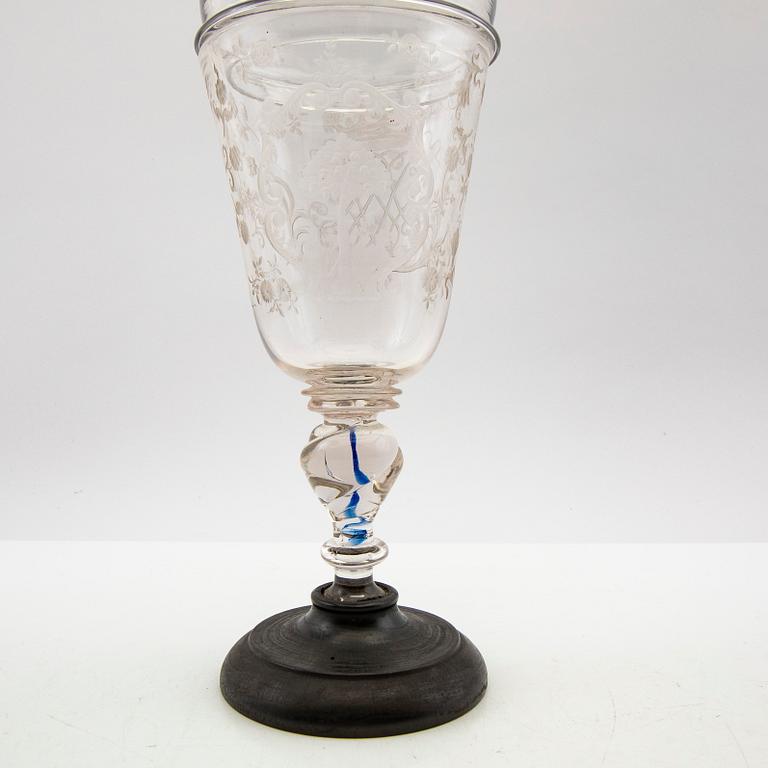 Cup with lid, glass, 18th century.