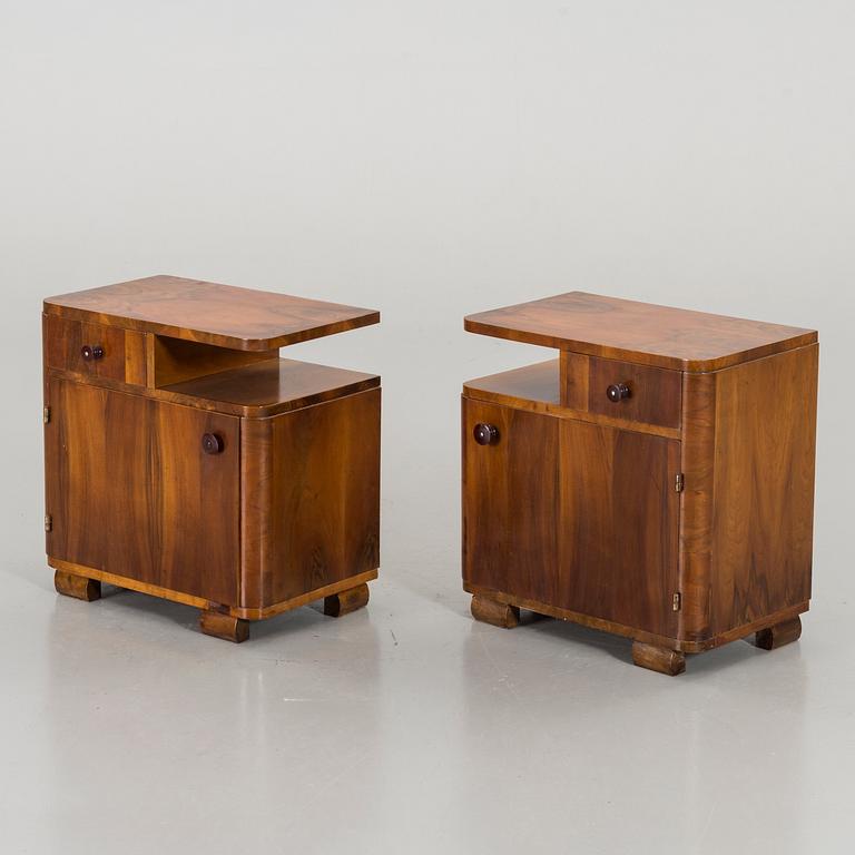 A PAIR OF MID 20TH CENTURY BEDSIDE TABLES.