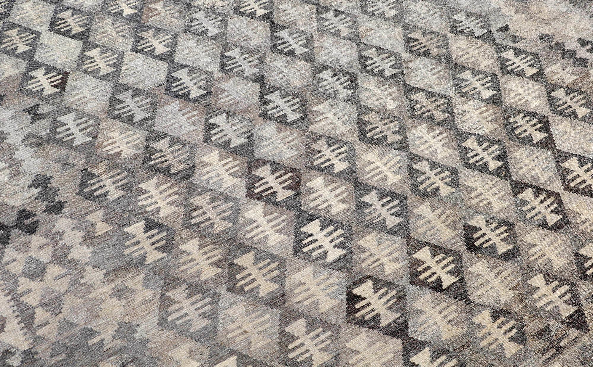 A CARPET, Kilim, ca 296 x 206 cm.