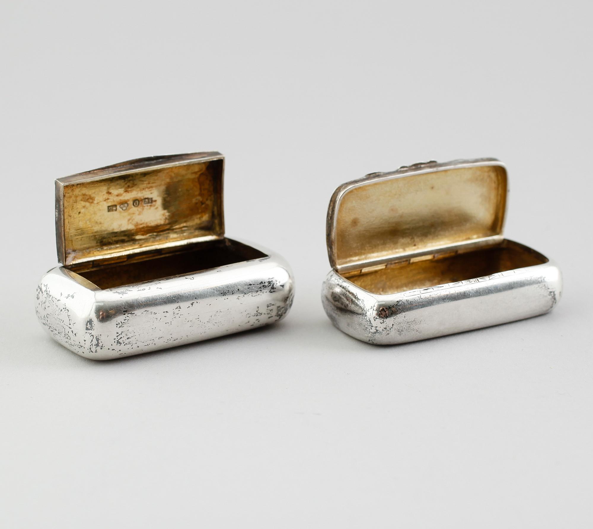 SNUSDOSOR, 2 st, silver, 1800-talets andra hälft. Vikt ca 72 gram.