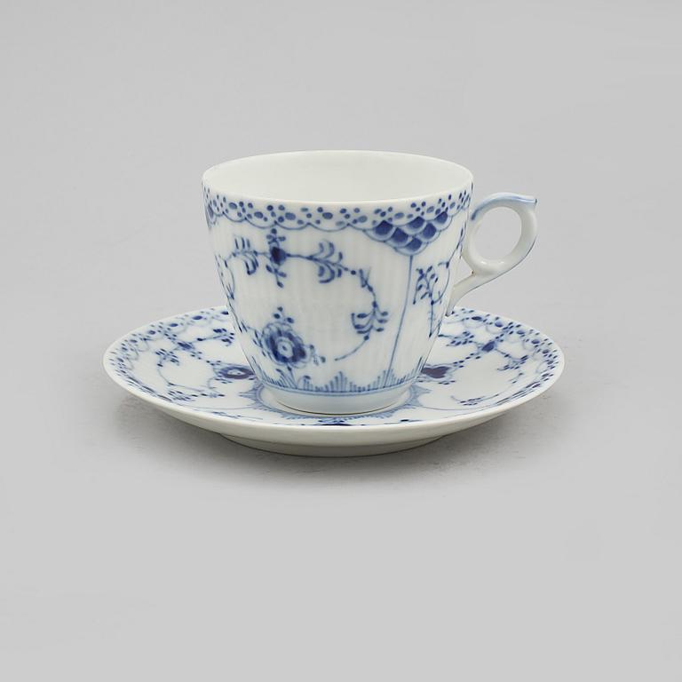KAFFEKOPPAR med FAT, 8 st, "Musselmalet", porslin, Royal Copenhagen, 1900-talets andra hälft.