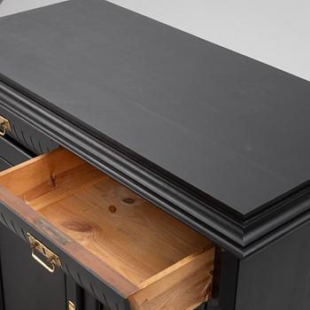 Sideboard/skänk omkring 1900.