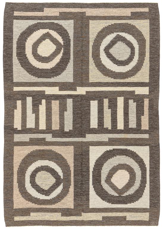 a carpet, flat weave, ca 242,5 x 170,5 cm, signed GBJ as well as a weavers signature in the form of a light blue square.
