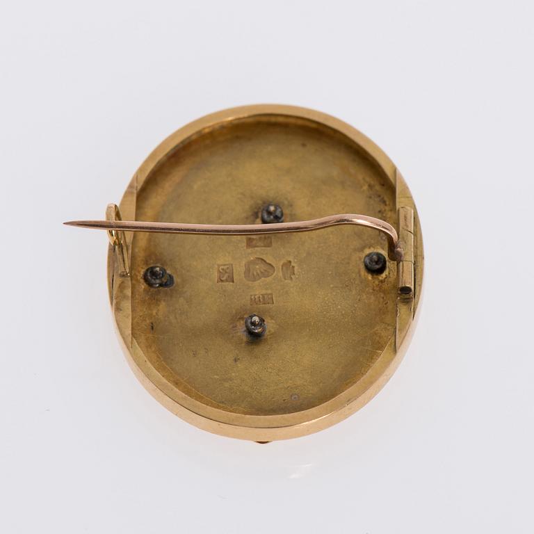 BROSCH, 18K guld, pärlor. Johan Edvard Fagerroos, Helsingfors 1875.