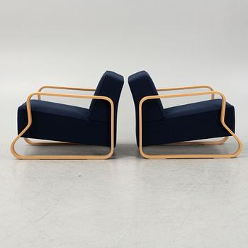Alvar Aalto, a pair of modell 44 lounge chairs, Artek, Finland.