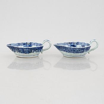 A pair of similar Chinese export porcelain blue and white sauce boats, Qing Dynasty, Qianlong (1736-95).