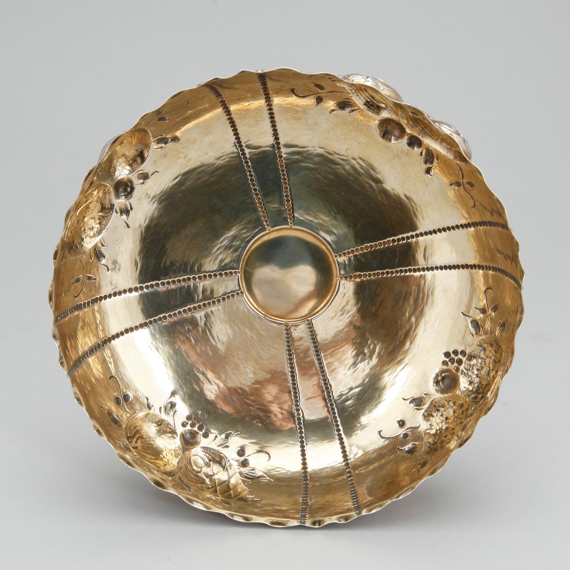 UPPSATSSKÅL, silver, C G Hallberg, Stockholm, 1910. Vikt ca 663 gram.