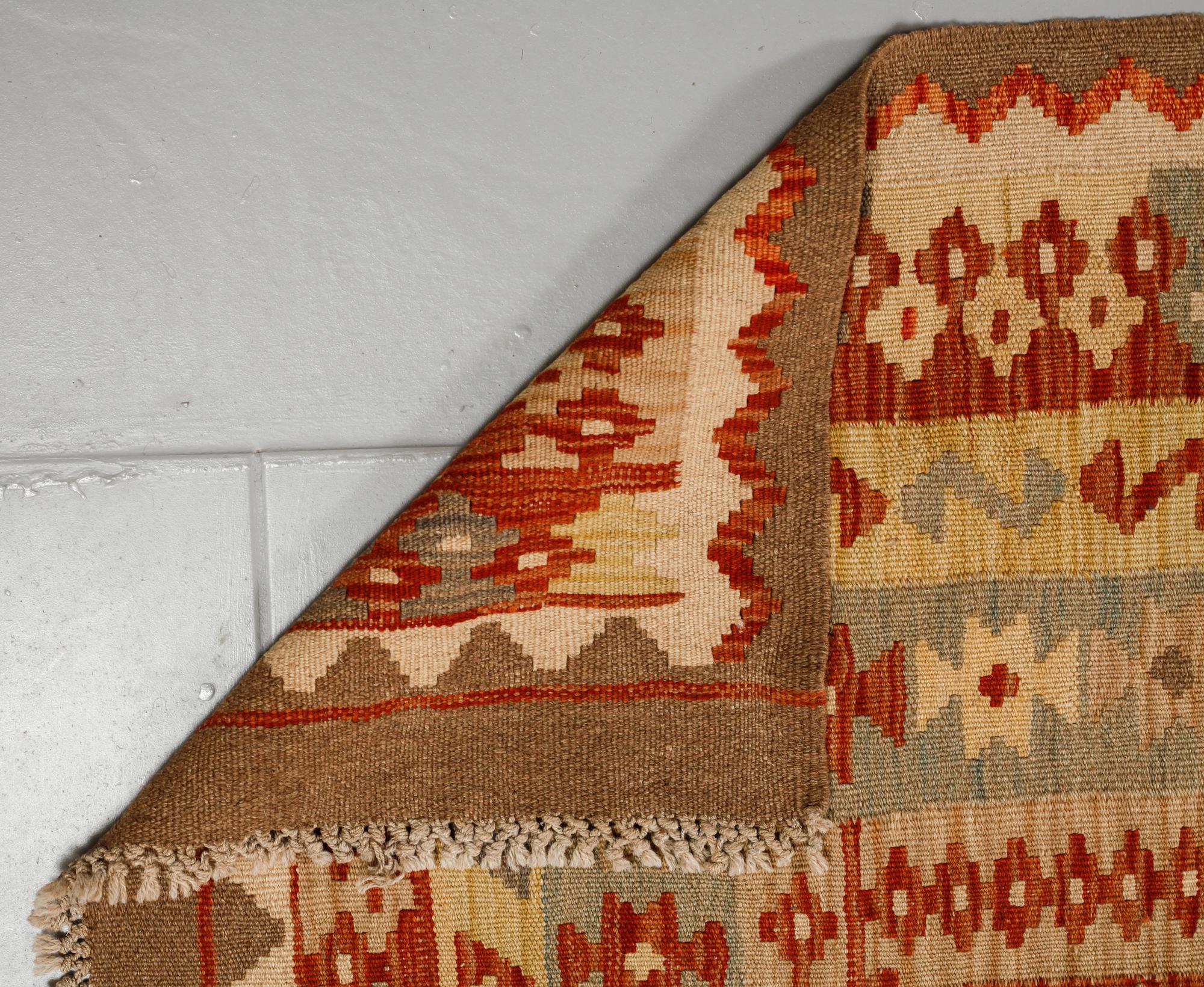 MATTA, kelim, ca 300 x 197 cm.