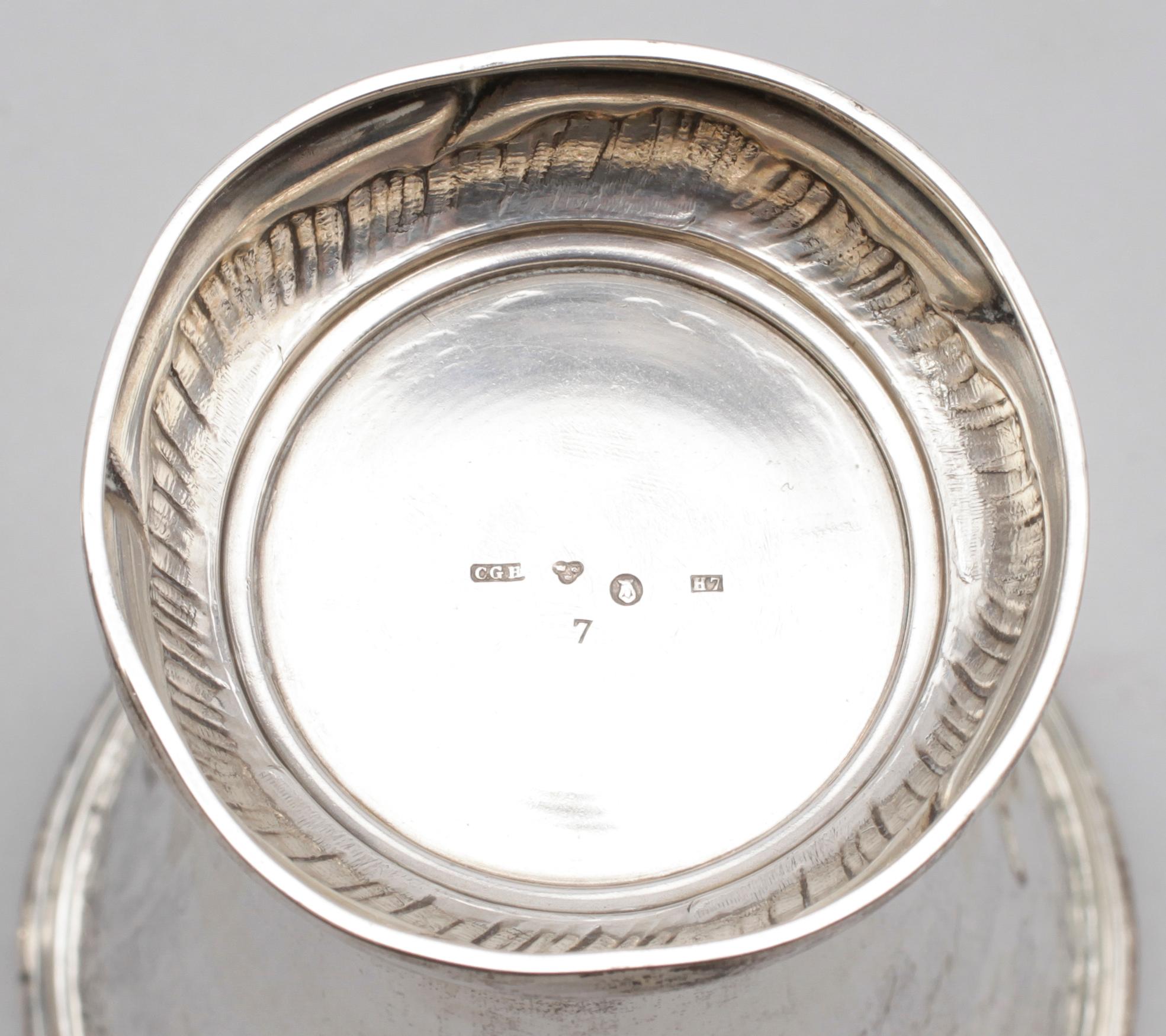 VAS OCH BÄGARE, silver, svenska stämplar, 1900-talets första hälft. Vikt ca 382 gram.