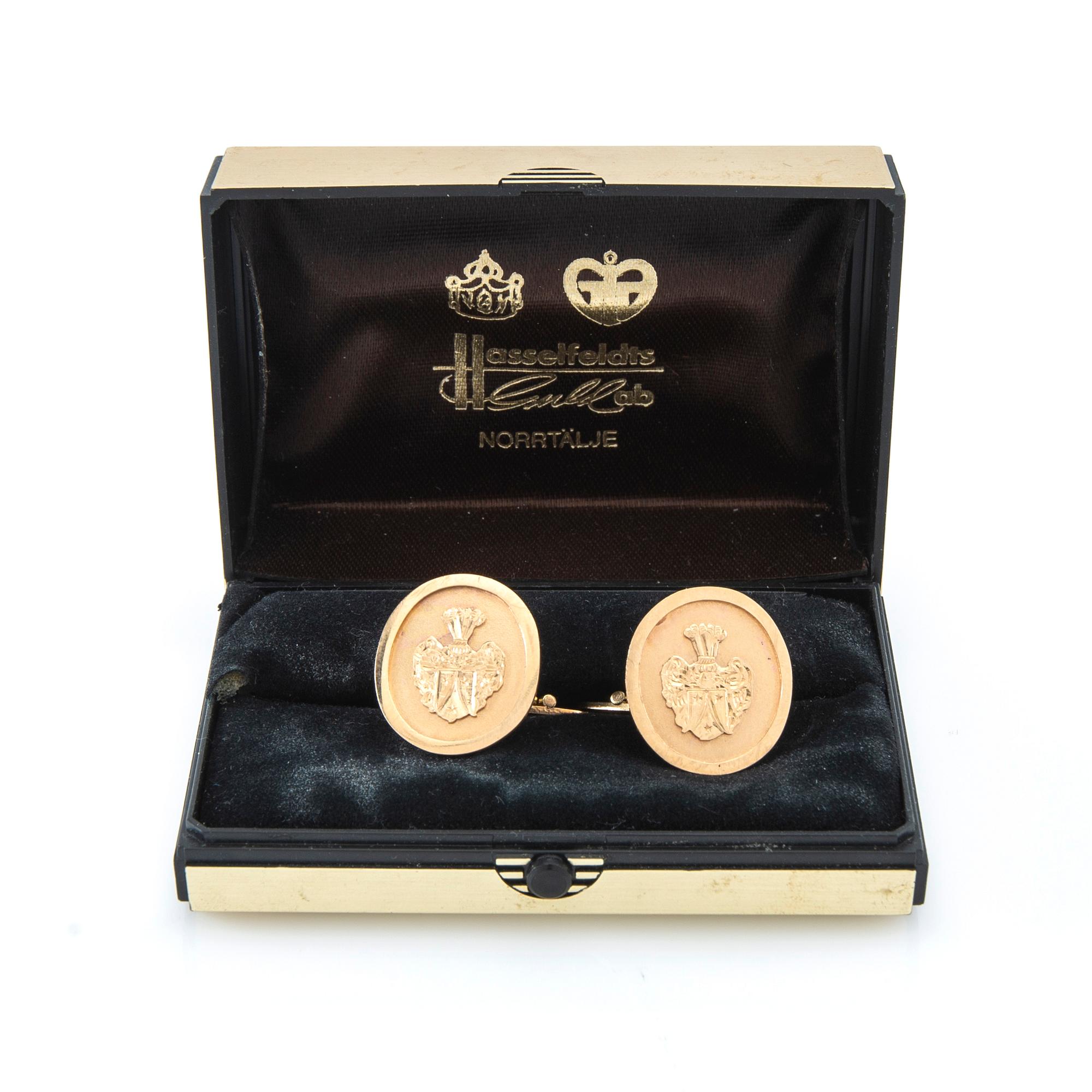 Cufflinks in 18K gold with the coat of arms of the noble family Murray.