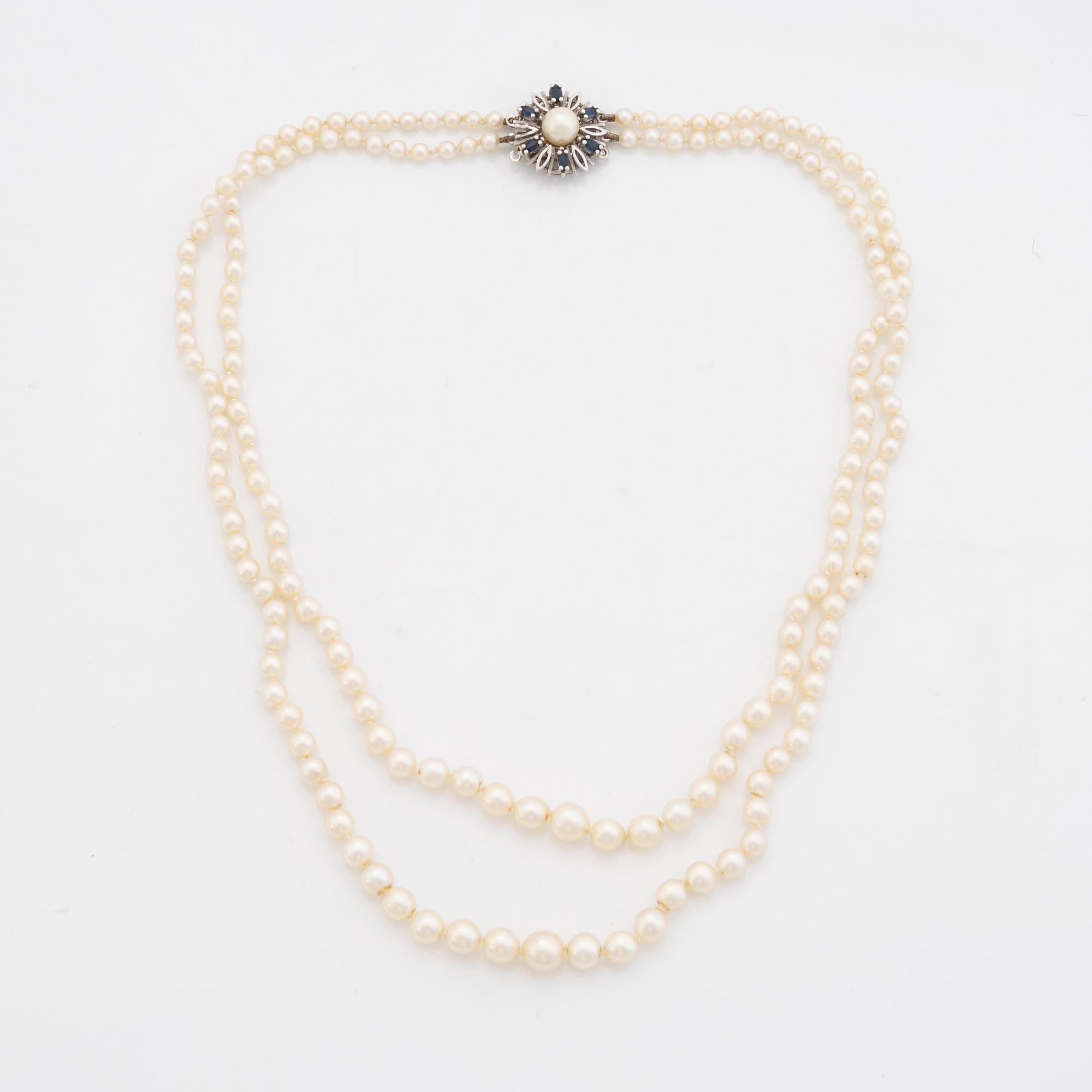 Cultured pearl necklace, clasp 18K white gold.