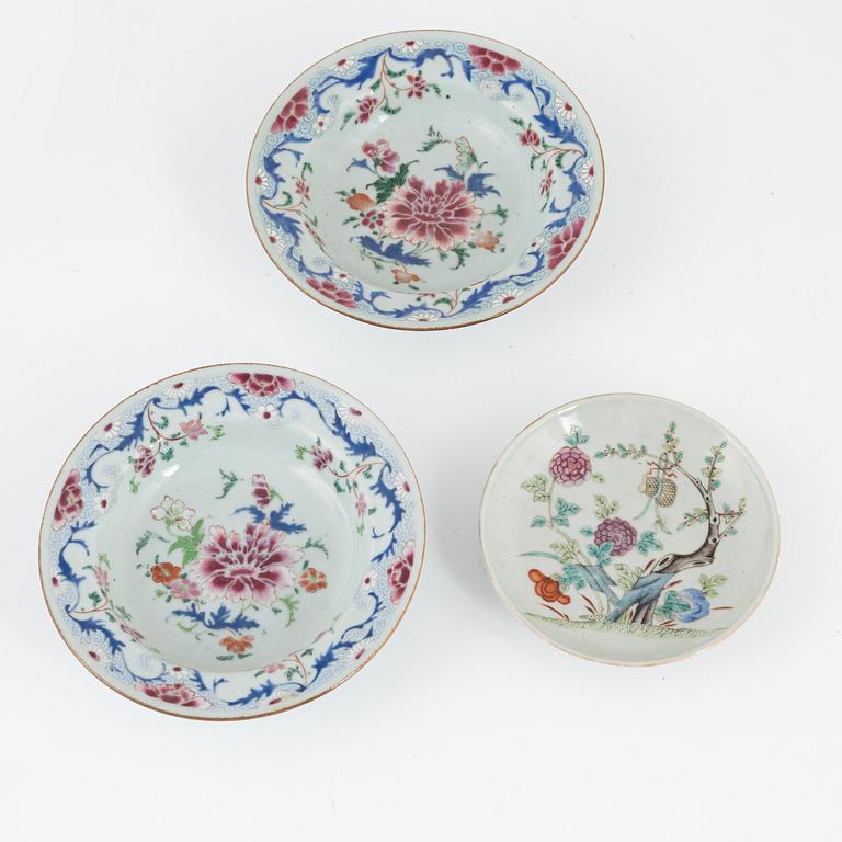 Two pairs of famille rose cups, a bowl, a small dish and a pair of deep dishes, Qing dynasty, 18th/19th century.