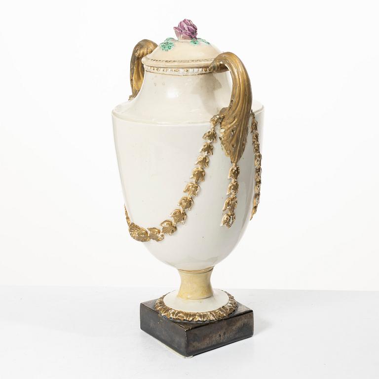 A flintware jar from Marieberg, Steen's period (1769-1788).