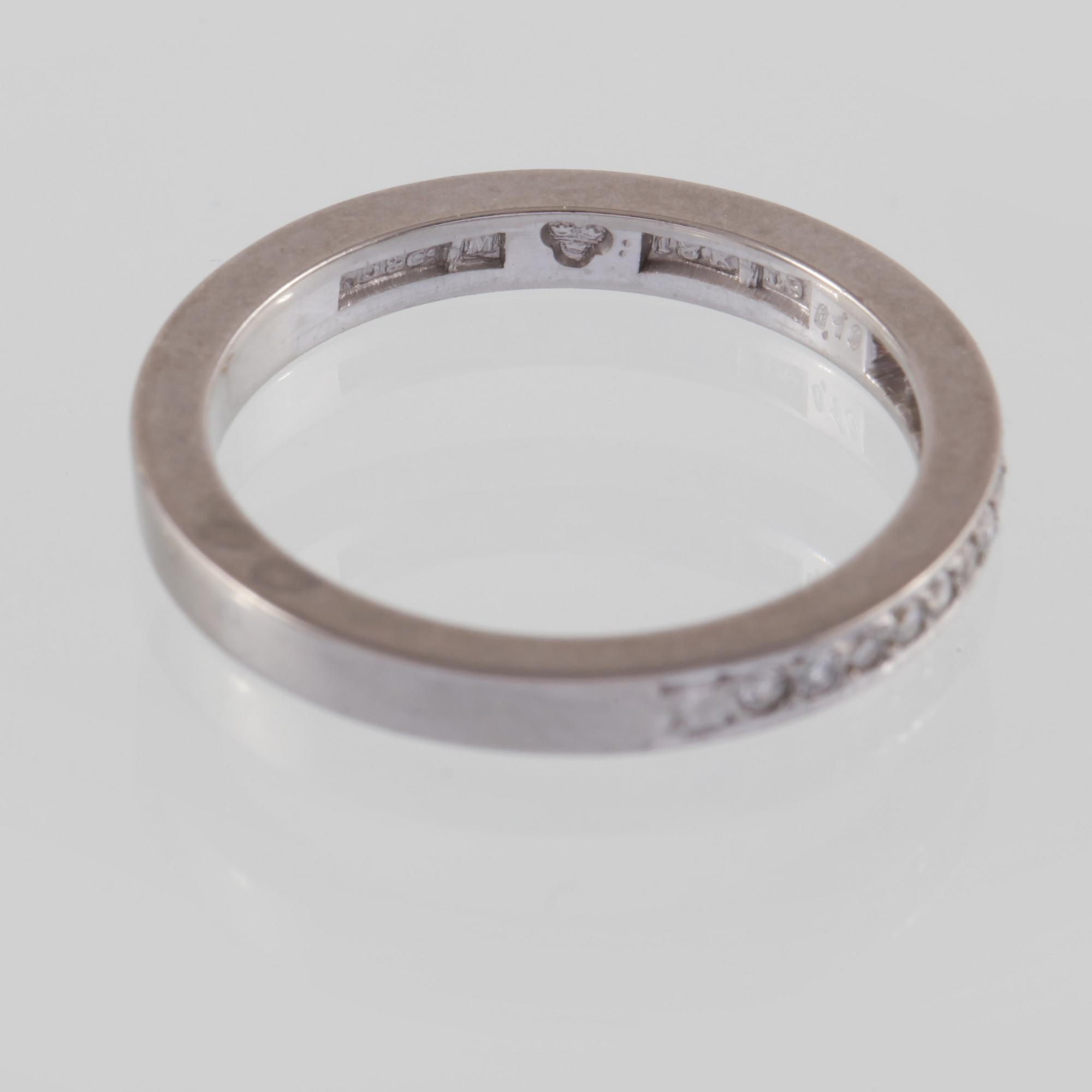 RING, 18K vitguld med åttkantslipadediamanter 0.10 ct, Gustav Dahlgren & Co, Malmö, 1961. Vikt 3,4 gram.