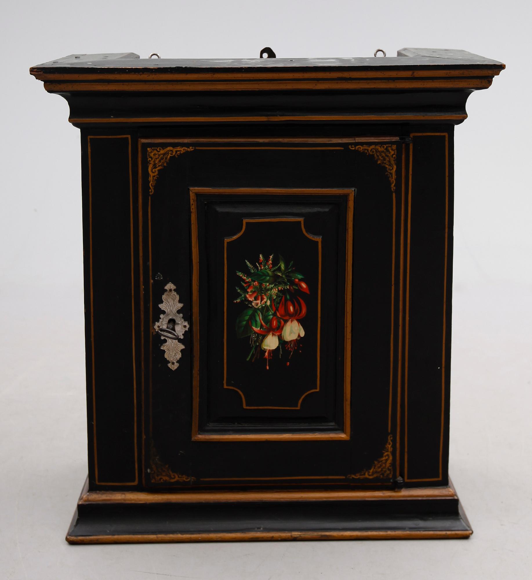 HÄNGSKÅP, 1800-talets första hälft.